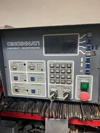 90 Ton, Cincinnati #90CBIIX8, CNC Press Brake, 1032" between housing, 8" stroke, 7" throat, 24" Back Gauge - Image 3