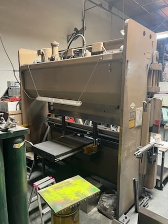 90 Ton, Cincinnati #90CBIIX8, CNC Press Brake, 1032" between housing, 8" stroke, 7" throat, 24" Back Gauge - Image 4
