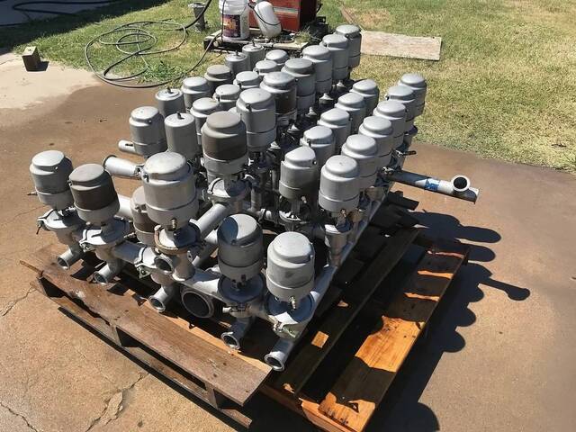 Tri-Clover Tri-Flo, Stainless Steel Pneumatic Valve Cluster, (5) 2-1/2" x 2" & (37) 2" x 2" valves, 42 total - Image 5