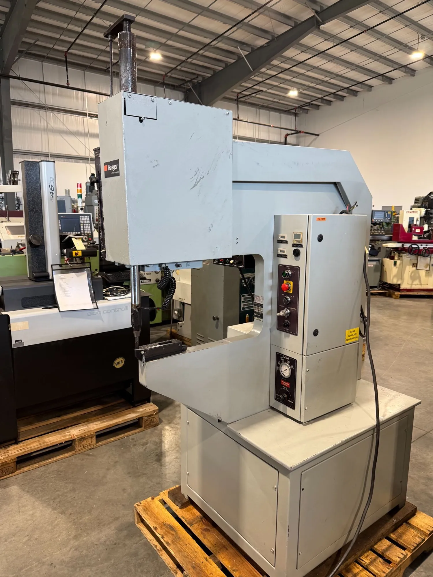 8 Ton, Haeger #824, hydraulic insertion press, 8" stroke, 24" throat, modular autofeed, 18 gallon hydraulic - Image 4