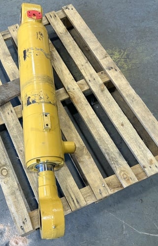 Caterpillar #938H, Bucket Tilt Cylinder, fits a 938H wheel loader - Image 2