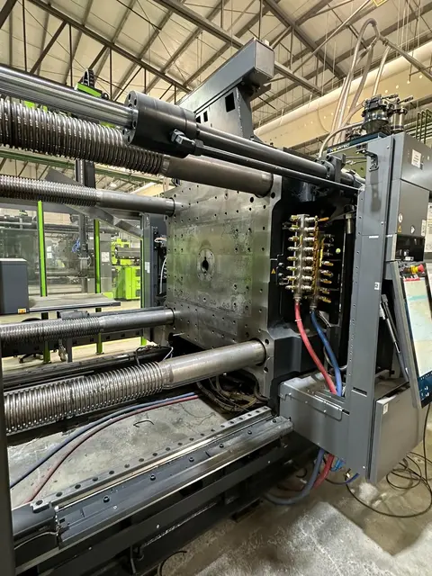 900 Ton, 47 oz., Engel #Duo-3660/900-speed, servo-hydraulic horizontal injection molder, 46.46" x 39.37" tie - Image 8