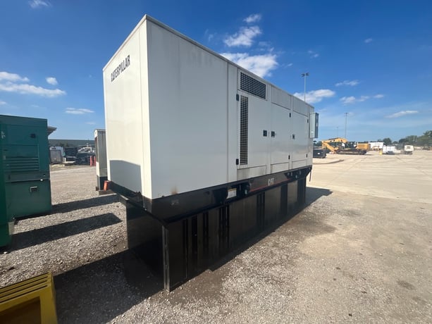 400 KW Caterpillar #3456, diesel generator set, 277/480 Volts, 880 hours, 1800 RPM, sound attenuated - Image 4
