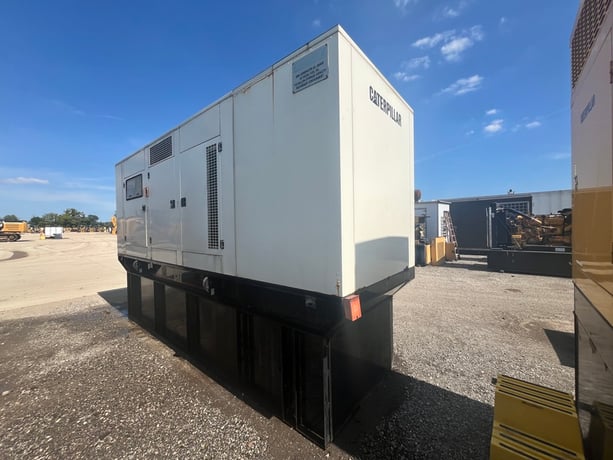 400 KW Caterpillar #3456, diesel generator set, 277/480 Volts, 880 hours, 1800 RPM, sound attenuated - Image 5