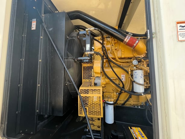 400 KW Caterpillar #3456, diesel generator set, 277/480 Volts, 880 hours, 1800 RPM, sound attenuated - Image 6