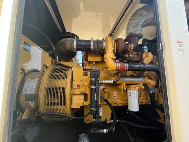 400 KW Caterpillar #3456, diesel generator set, 277/480 Volts, 880 hours, 1800 RPM, sound attenuated - Image 10