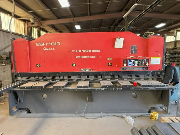 0.5" x 13' Amada #ESH4013, hydraulic shear, adjustable rake, 50 SPM, 2002 - Image 1