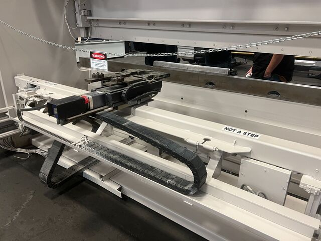 140 Ton, Wysong #F12-140-144, CNC hydraulic press brake, 12' overall, 126" between housing, 8" stroke, 10" - Image 4