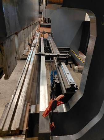 250 Ton, JMT #AD-R-37220, hydraulic press brake, 12' overall, 122" between housing, tooling, 2012 - Image 3