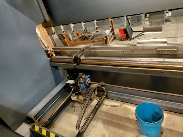 250 Ton, JMT #AD-R-37220, hydraulic press brake, 12' overall, 122" between housing, tooling, 2012 - Image 4
