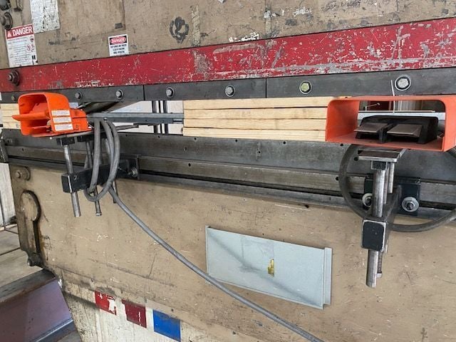 300 Ton, Pacific #J300-12, CNC hydraulic press brake, 12' overall, 1272" between housing, Automec 2-axis CNC - Image 2