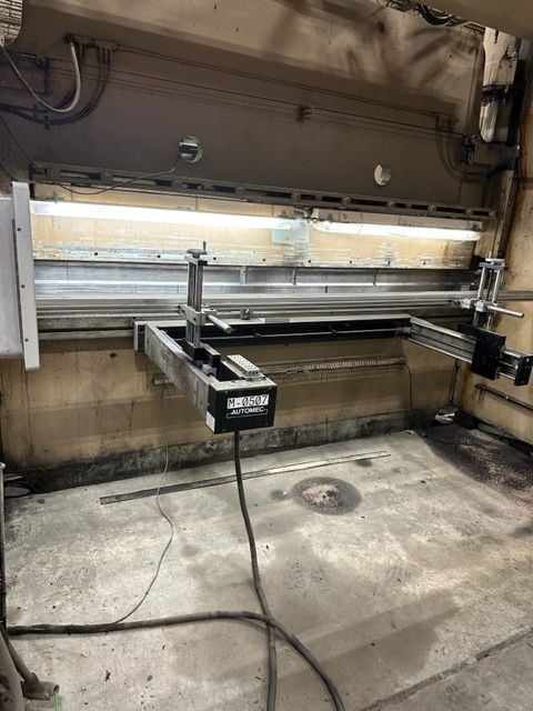 300 Ton, Pacific #J300-12, CNC hydraulic press brake, 12' overall, 1272" between housing, Automec 2-axis CNC - Image 3