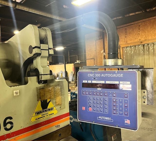 60 Ton, Accurpress #7606, hydraulic press brake, 6' overall, 52" between housing, 8" stroke, 8" throat, CNC - Image 5