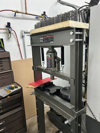 Haas #VM-2, CNC vertical machining center, 3-Axis, 30" X, 20" Y, 20" Z, 12000 RPM, 30 HP, 24 automatic tool - Image 3