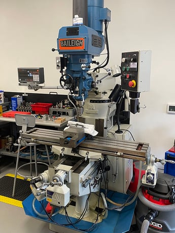 Baileigh #VM-949-3, vertical mill, 9" x49" tbl., 3 HP, 28.5" X, 12" Y, 16" knee, 60-4200 RPM variable speed - Image 2