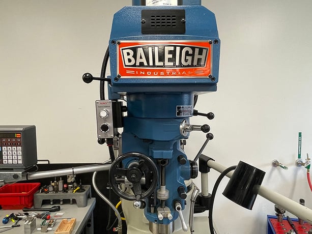 Baileigh #VM-949-3, vertical mill, 9" x49" tbl., 3 HP, 28.5" X, 12" Y, 16" knee, 60-4200 RPM variable speed - Image 5