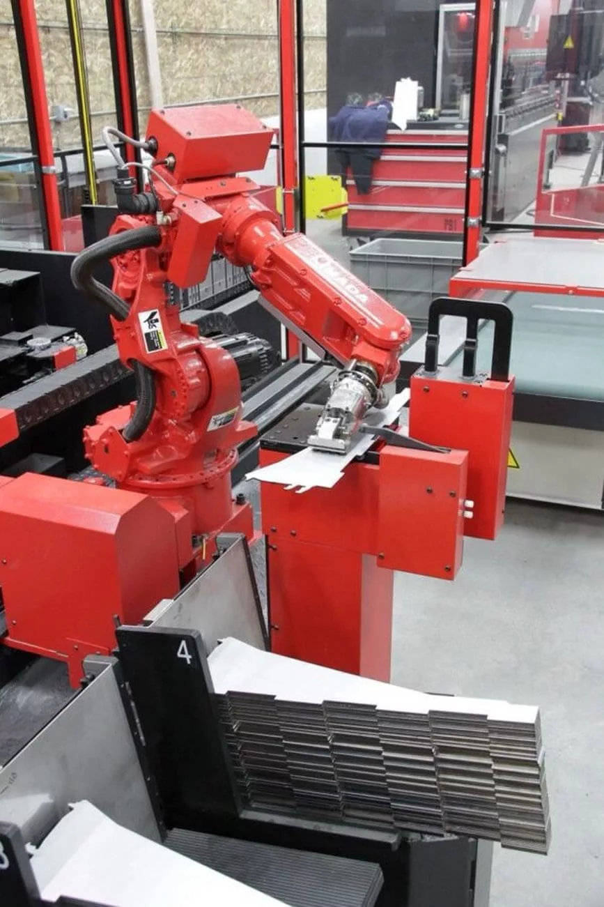 67 Ton, Amada #EG-6013, CNC Hydraulic Press Brake, 4.5' overall length, 53.1" between housings, 6" stroke - Image 4