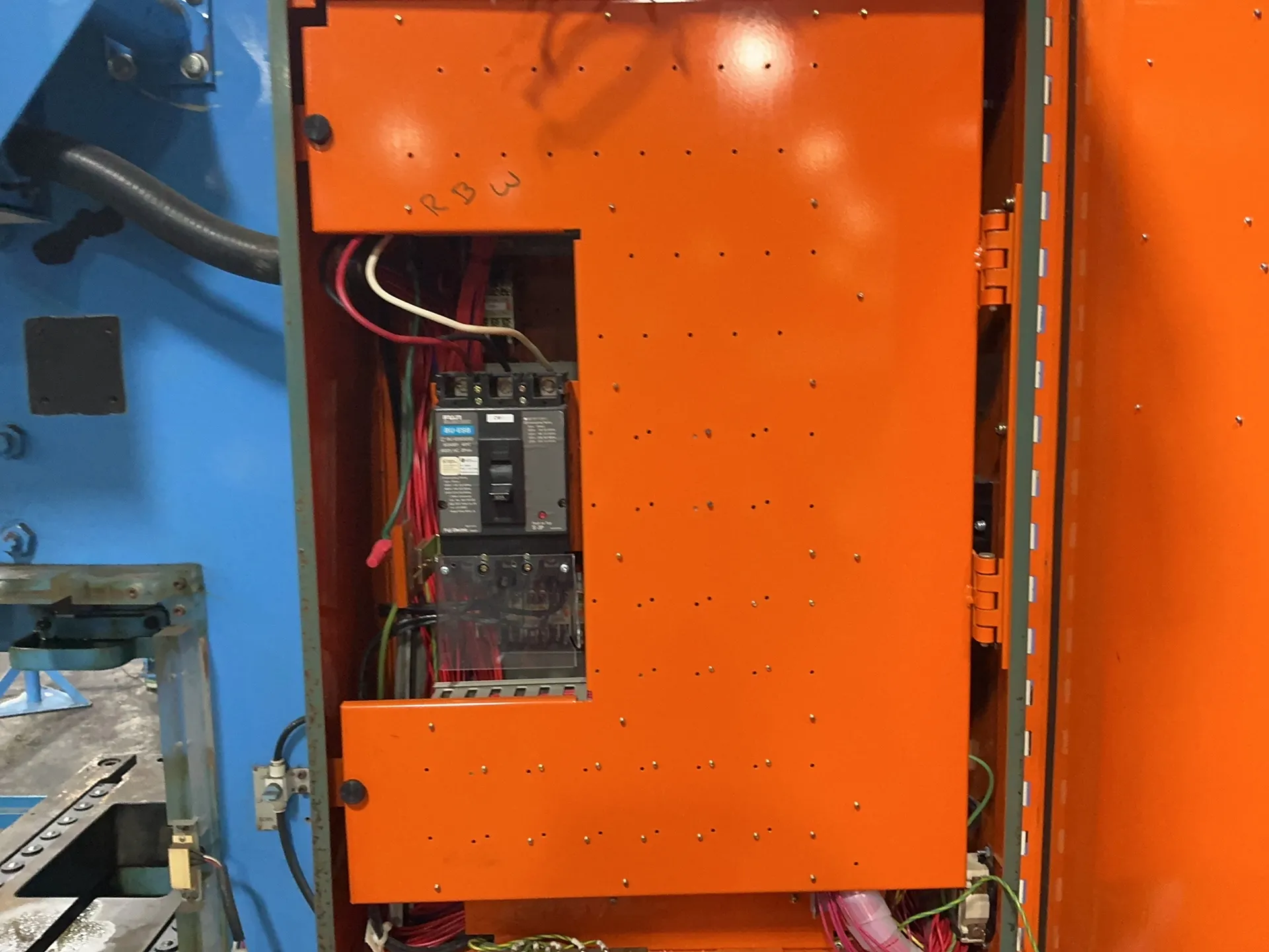45 Ton, Wasino Engineering #PUX45, Gap Frame Press, 15-3/4" x 13-3/4" Slide Area, 5-1/2" Stroke, 3.7 KW, 1993 - Image 3
