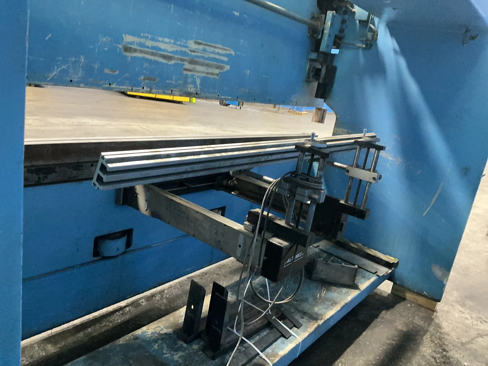 175 Ton, Masterfab #PAB-175-12, Hydraulic Press Brake, 12' overall, CNC 150 Autogauge digital read out, Foot - Image 6