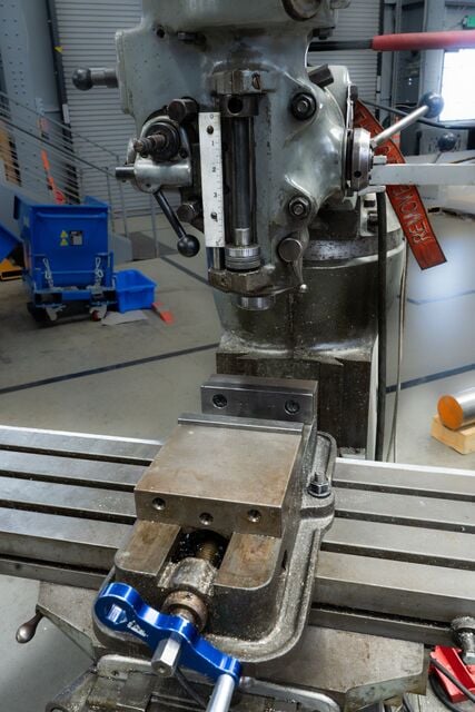 Bridgeport #Series-1, vertical knee mill, 9" x 42" table, 2 HP, 30" X, 12" Y, 16" Z, 60-4,200 RPM, R-8 - Image 4