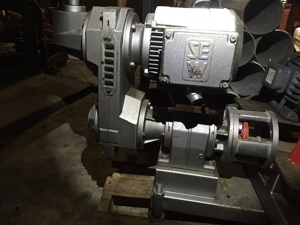 2 HP, 1720 RPM, SEW-Eurodrive #R43F, vari-drive gear reducer w/ motor, 45/94 RPM output, TEFC, 3 phase, 60 Hz. - Image 5