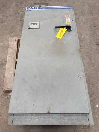 Ram Industries, screw compressor motor starter, 250 HP, 460 Volts, 296 FLA, 60 Hz., 3 phase, 1994 - Image 3
