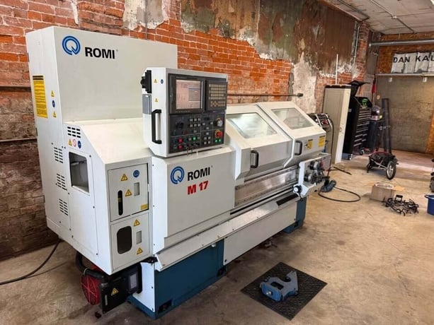 Bridgeport Romi #M17, Multi-Axis CNC Lathe, 17" swing, 16" turning diameter, 40" machining length, 10" chuck - Image 2