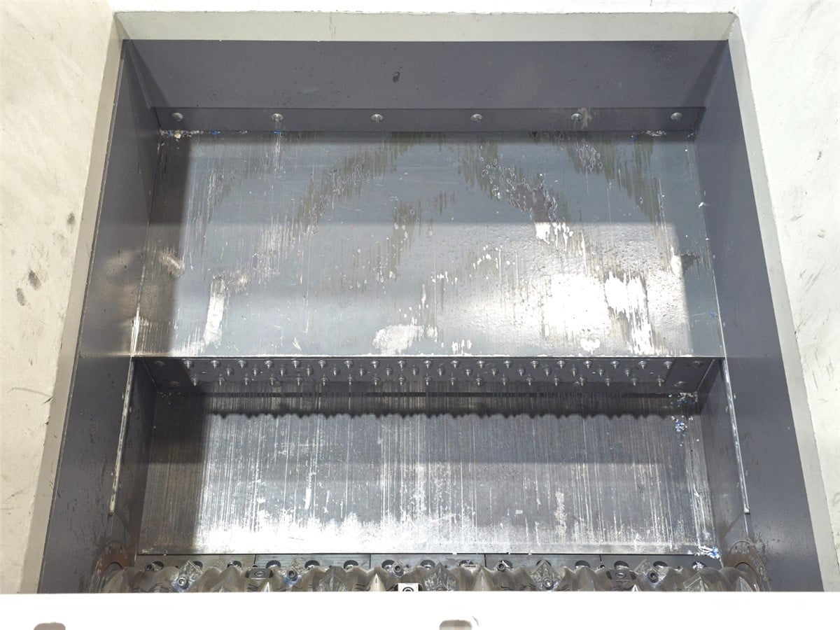 Vecoplan #VAZ-1300-M-FF, 52" x 58" shredder, 150 HP, 15" rotor diameter, 145 RPM, 1.5" screen, water cooled - Image 2