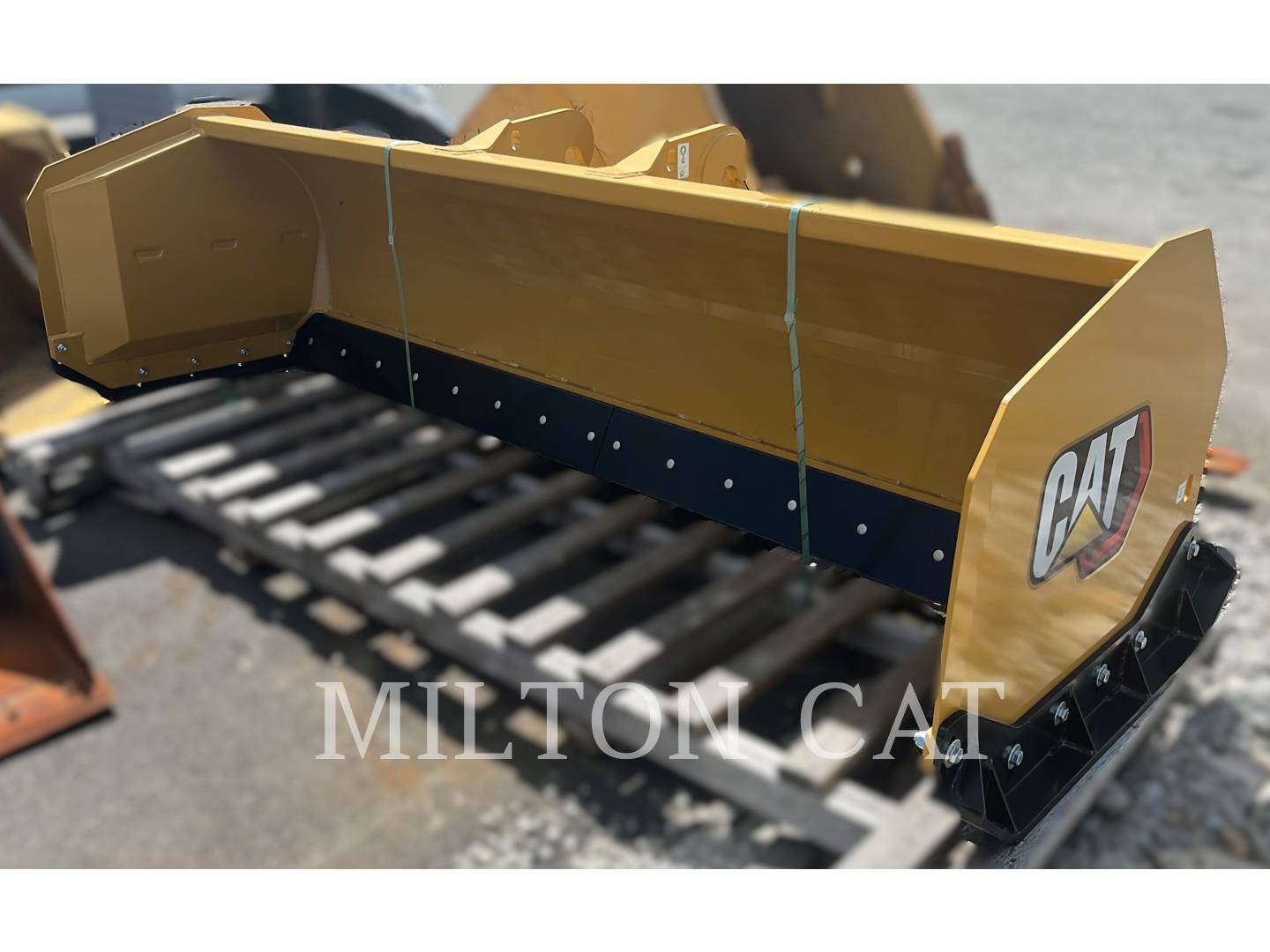 Cat BHL 10' SNOW PUSHER, IT, STEEL EDGE, Snow Removal Attachments, S/N: 23244PB20029, 2024 - Image 2