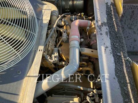 Caterpillar AP655F, Asphalt Paver, 8606 hours, S/N: MH600115, 2015 - Image 7