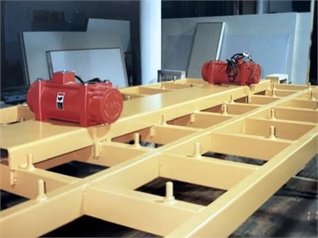 12' x 6' Vibco, vibratory table, 2000 lb. capacity, (2) vibration units, pneumatic isolators, (6) concrete - Image 2
