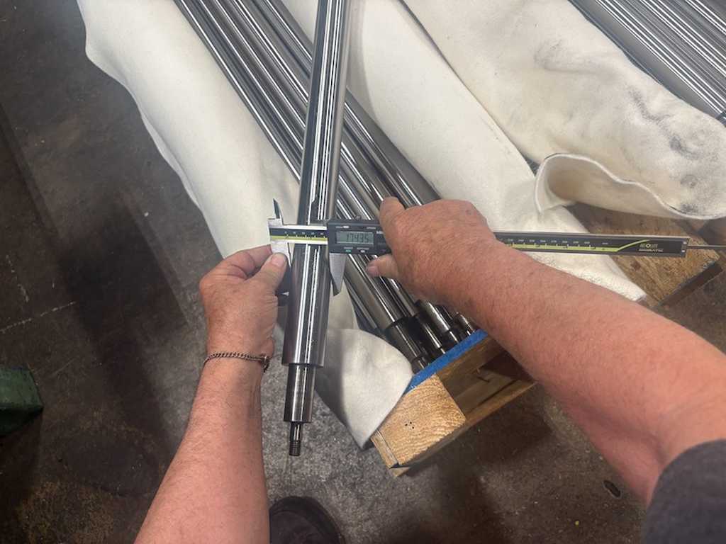 60" Herr Voss, leveler rolls - Image 7