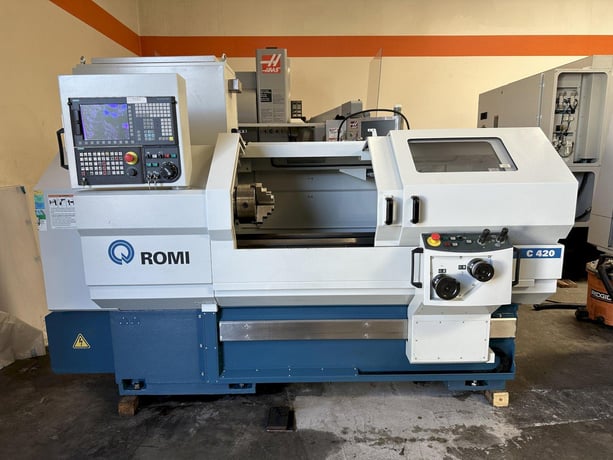 Romi #C-420, combination manual & CNC lathe, 17" swing, 8" chuck, 2" bar, 40" centers, 4000 RPM, 12.5 HP - Image 2