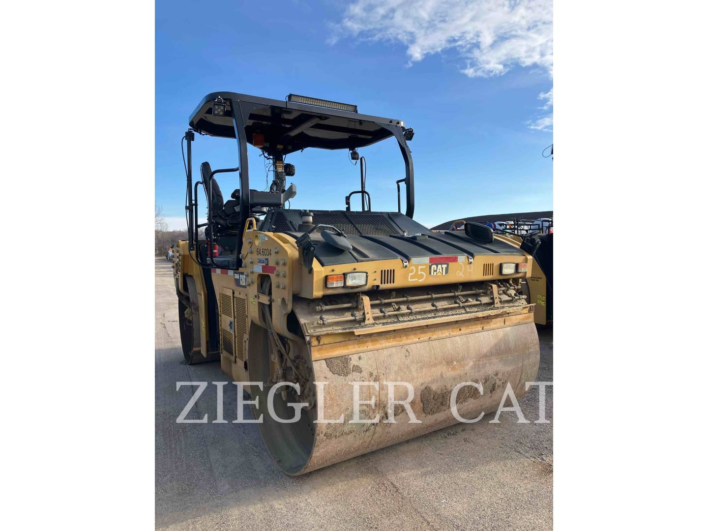 Caterpillar CB66B, Compactor, 6523 hours, S/N: B6600152, 2016 - Image 2