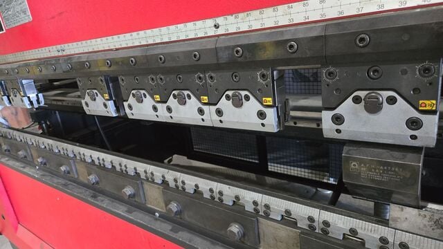 80 Ton, Amada #HDS-8025NT, CNC hydraulic press brake, AMNC, 8.4'OA, 87" between housing, 7.9" stroke, 2008 - Image 6