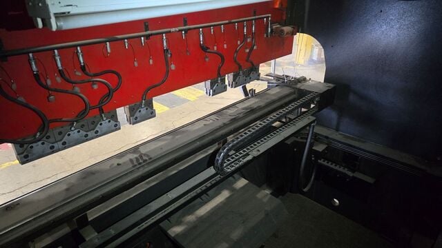 80 Ton, Amada #HDS-8025NT, CNC hydraulic press brake, AMNC, 8.4'OA, 87" between housing, 7.9" stroke, 2008 - Image 8
