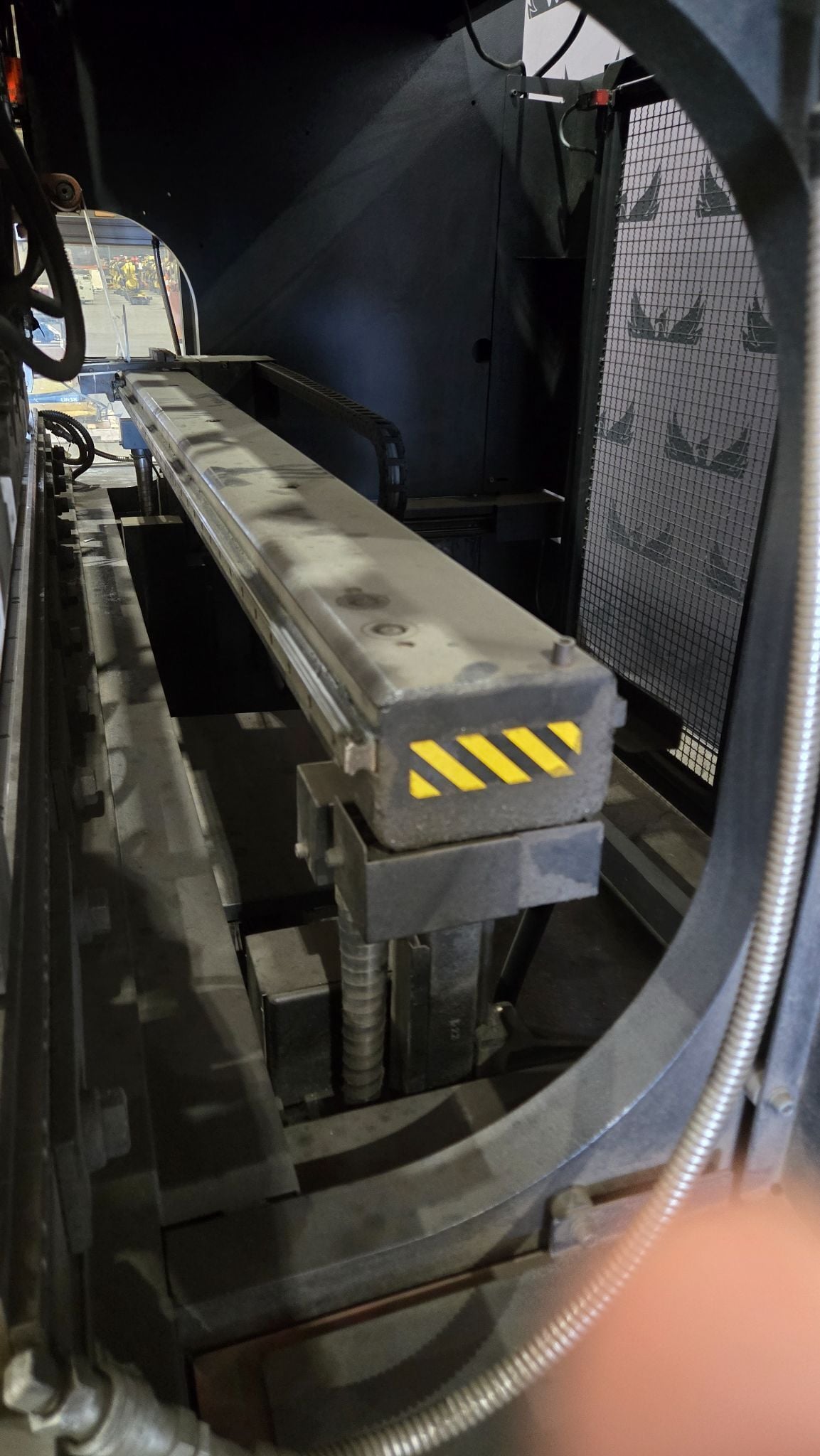 80 Ton, Amada #HDS-8025NT, CNC hydraulic press brake, AMNC, 8.4'OA, 87" between housing, 7.9" stroke, 2008 - Image 10