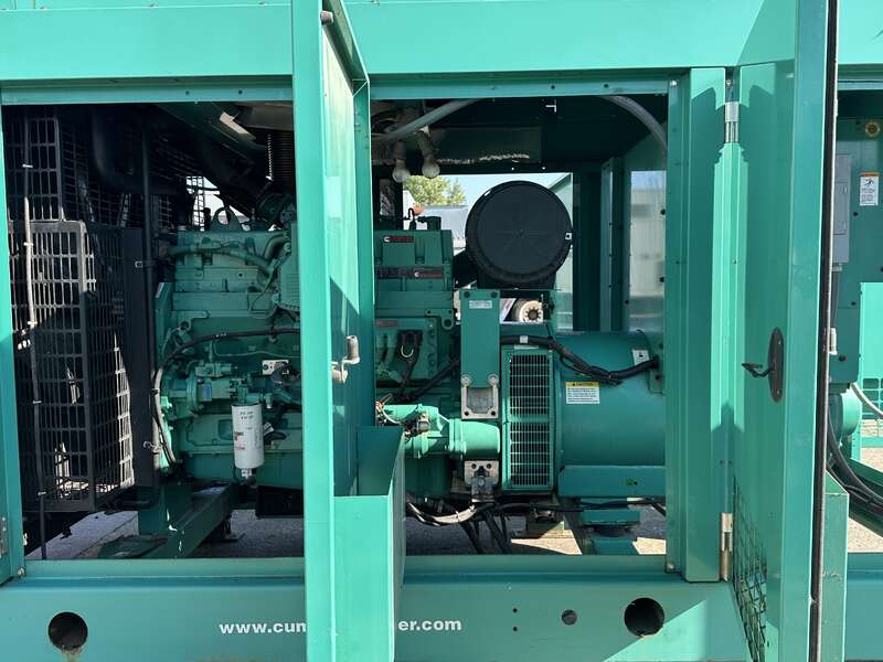 300 KW Cummins #DQHAB, diesel generator set, 120/208 Volts, 570 hours, 470 HP @ 1800 RPM, QSM11-G4 engine - Image 6