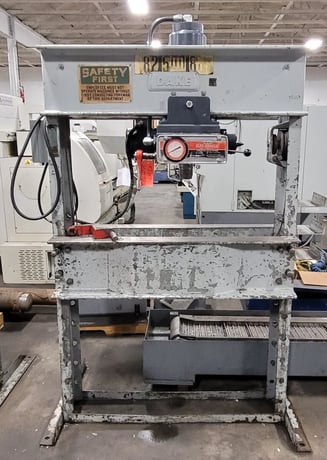 75 Ton, Dake #5-075, Elec-Draulic I H-Frame Press, 10" Ram Travel, 44" between housing, 36" daylight, 2 HP - Image 2