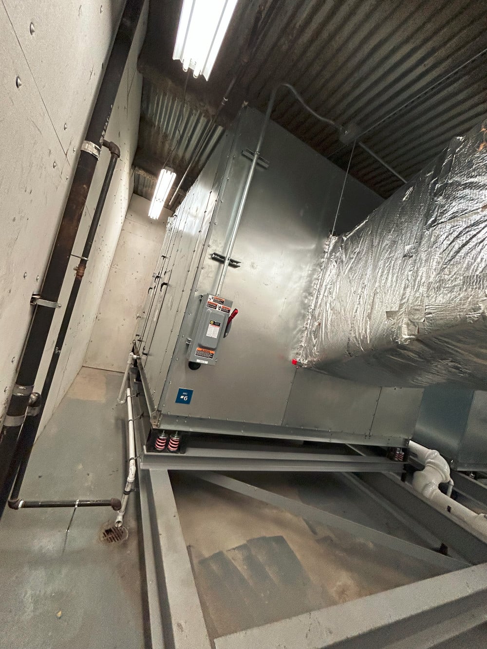 Carrier/Comefri Commercial Chilled Water Air Handling Unit - 60 HP, ~25,000-40,000 CFM Class, 3x - Image 9