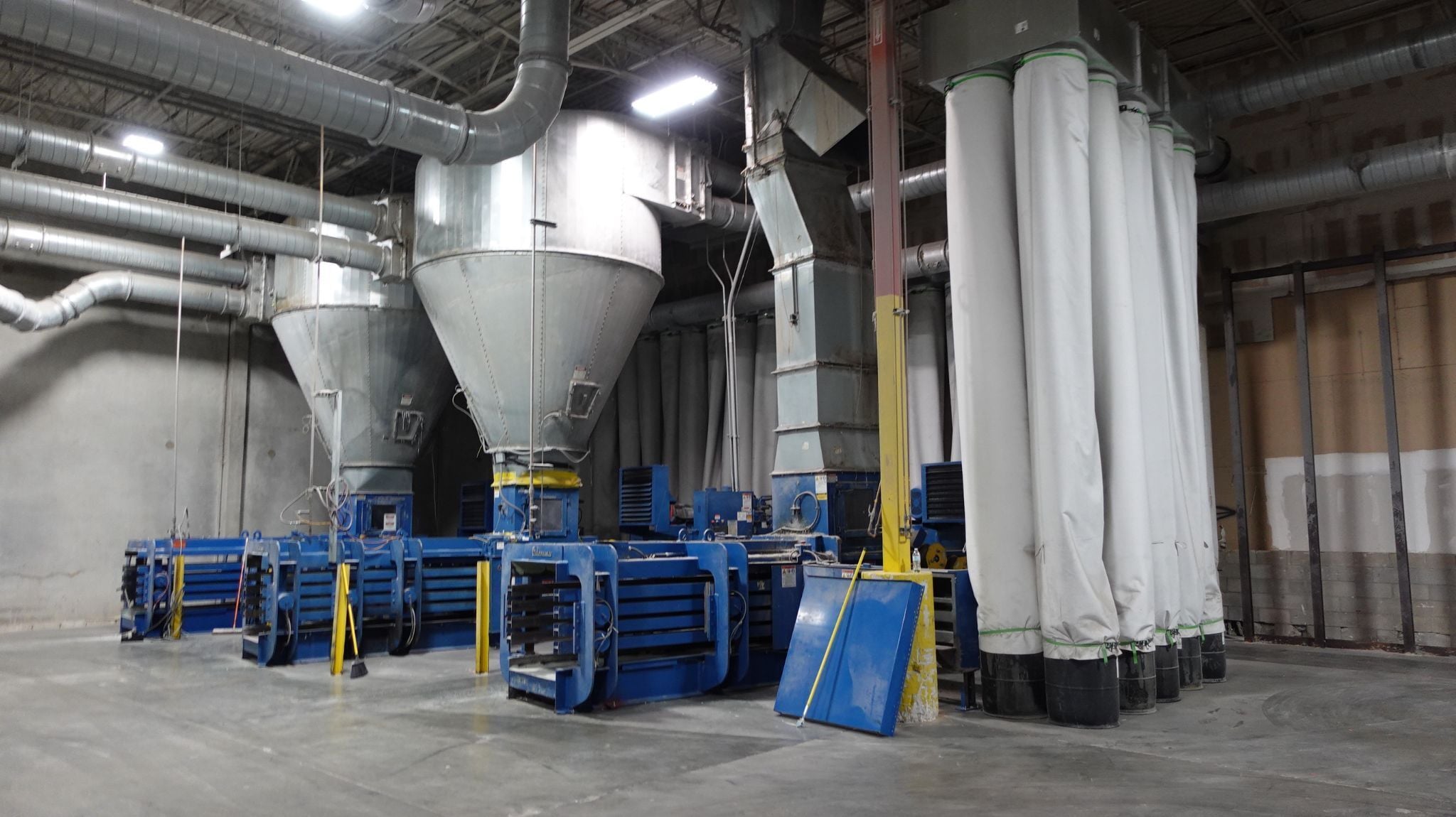 Balemaster, Automatic Baling System, 3 baler set w/ Vecoplan Shredder, 2015 - Image 3