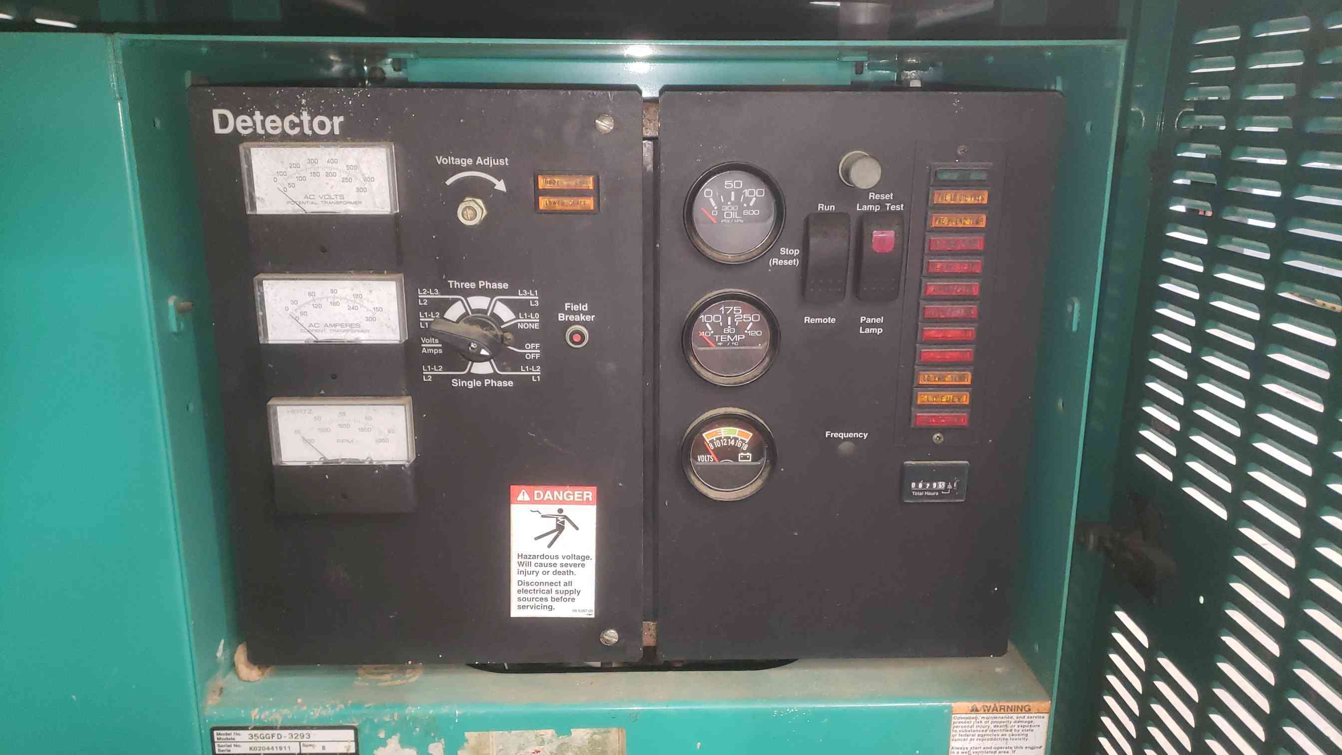 35 KW Cummins Onan #35GGFD, Natural Gas / LP Generator Set, Ford Engine, 1 phase, 3 phase, 879 hours - Image 6