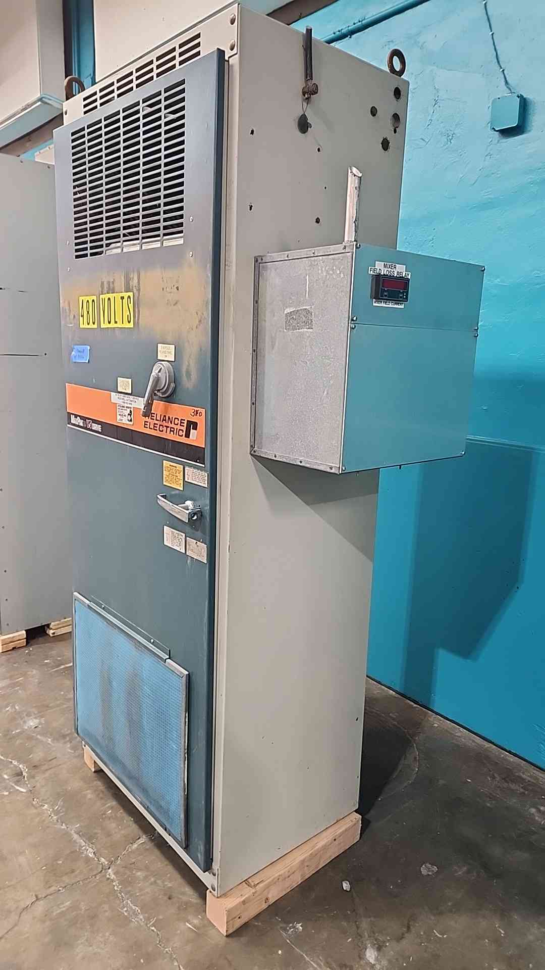 400 HP Reliance Electric MaxPak Plus, #1GA693953, VS Drive Cabinet, 460 Volts AC Input, 500 Volts DC Output - Image 3
