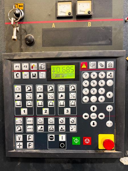 54" x 103" Viet #S1-223-RKRT-VN, 2-head abrasive belt sander, 2011 - Image 6