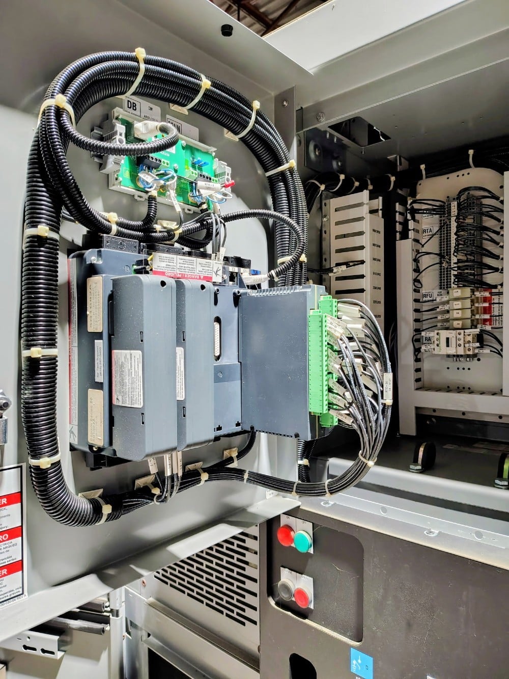Square D Motorpact, Class E2, Mechanically Latched, 450 Amp, 5.5 KV, 1200 Amp Bus, Medium Voltage Motor - Image 2