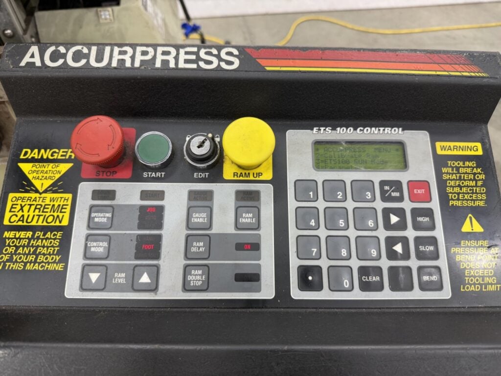 30 Ton, Accurpress #7305, CNC hydraulic press brake, 5' overall, 52" between housing, 6" stroke, 5 HP, 1996 - Image 5
