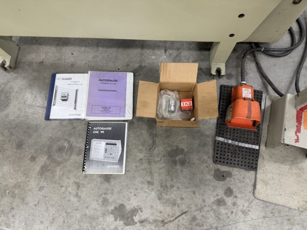 30 Ton, Accurpress #7305, CNC hydraulic press brake, 5' overall, 52" between housing, 6" stroke, 5 HP, 1996 - Image 6