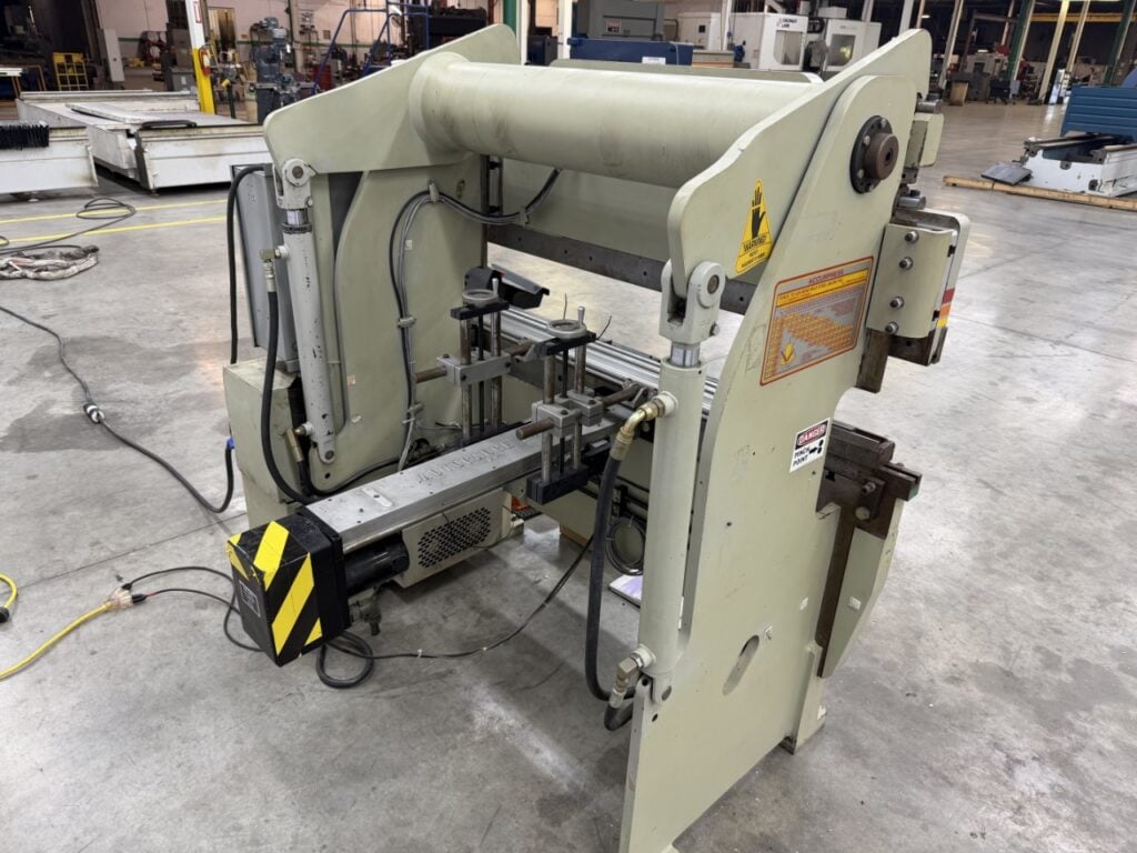 30 Ton, Accurpress #7305, CNC hydraulic press brake, 5' overall, 52" between housing, 6" stroke, 5 HP, 1996 - Image 9