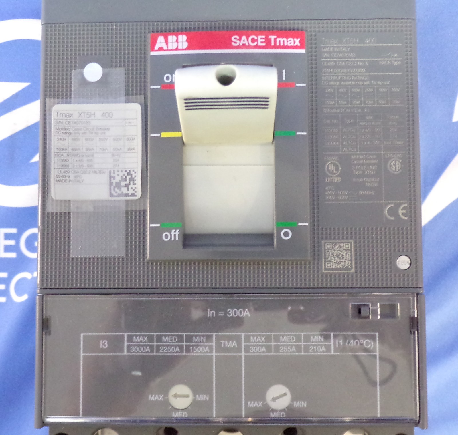 300 Amps, ABB #XT5HU330SBY000XXX, SACE Tmax XT5 Molded Case Circuit Breaker, 3-pole, 480 Volts, Ekip DIP LSI - Image 3