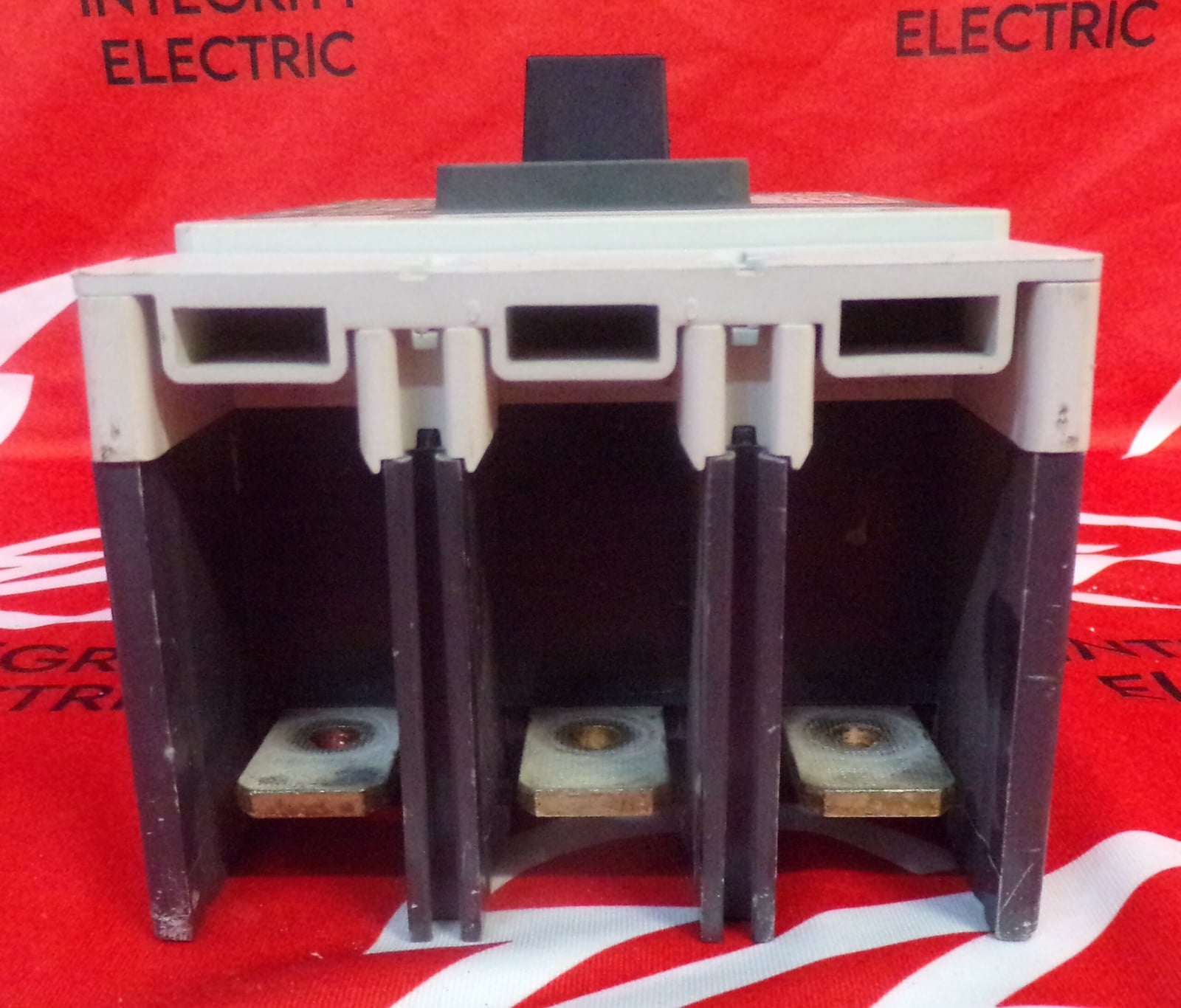 250 Amps, Siemens #NJX3T250, Circuit Breaker, 3-pole, 600 Volts, w/ trip unit, bolt-on - Image 7
